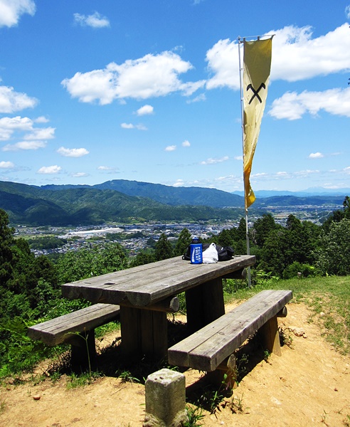 013松尾山山上から決戦場を観る.JPG