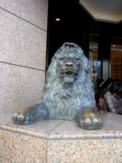 ライオン像正面