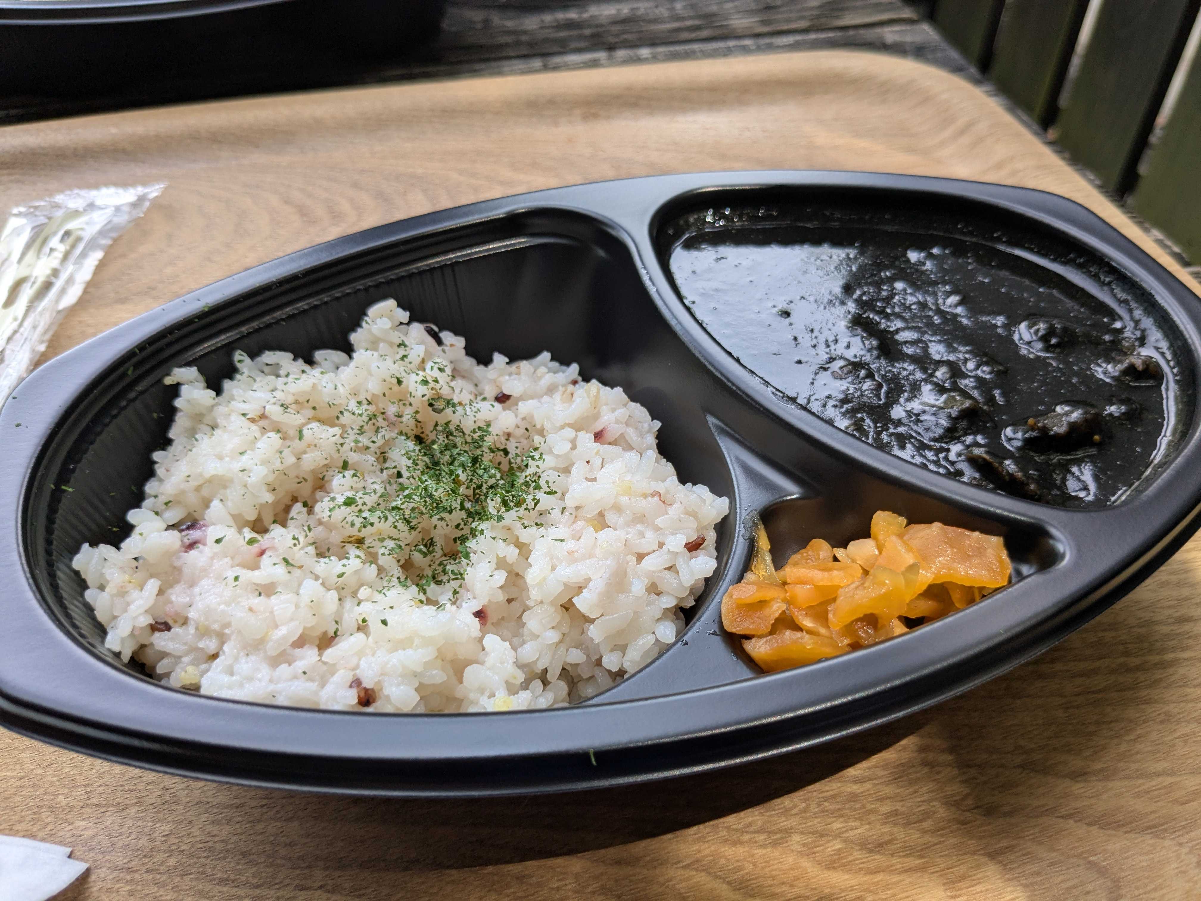 稲毛海浜公園　子連れランチ　small planet CAMP&GRILL　特製牛すじ黒カレー