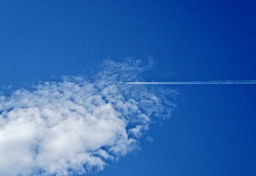 夏空飛行機雲1