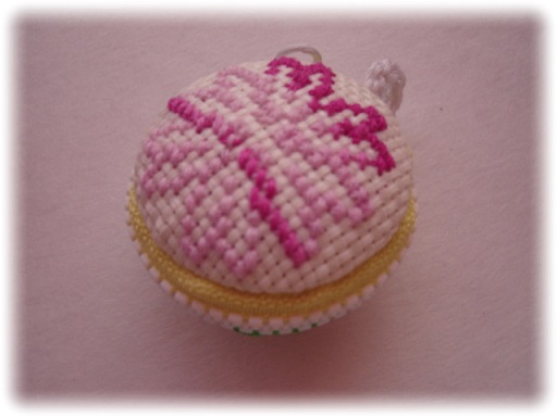 マカロンコインケース　クロスステッチ　2