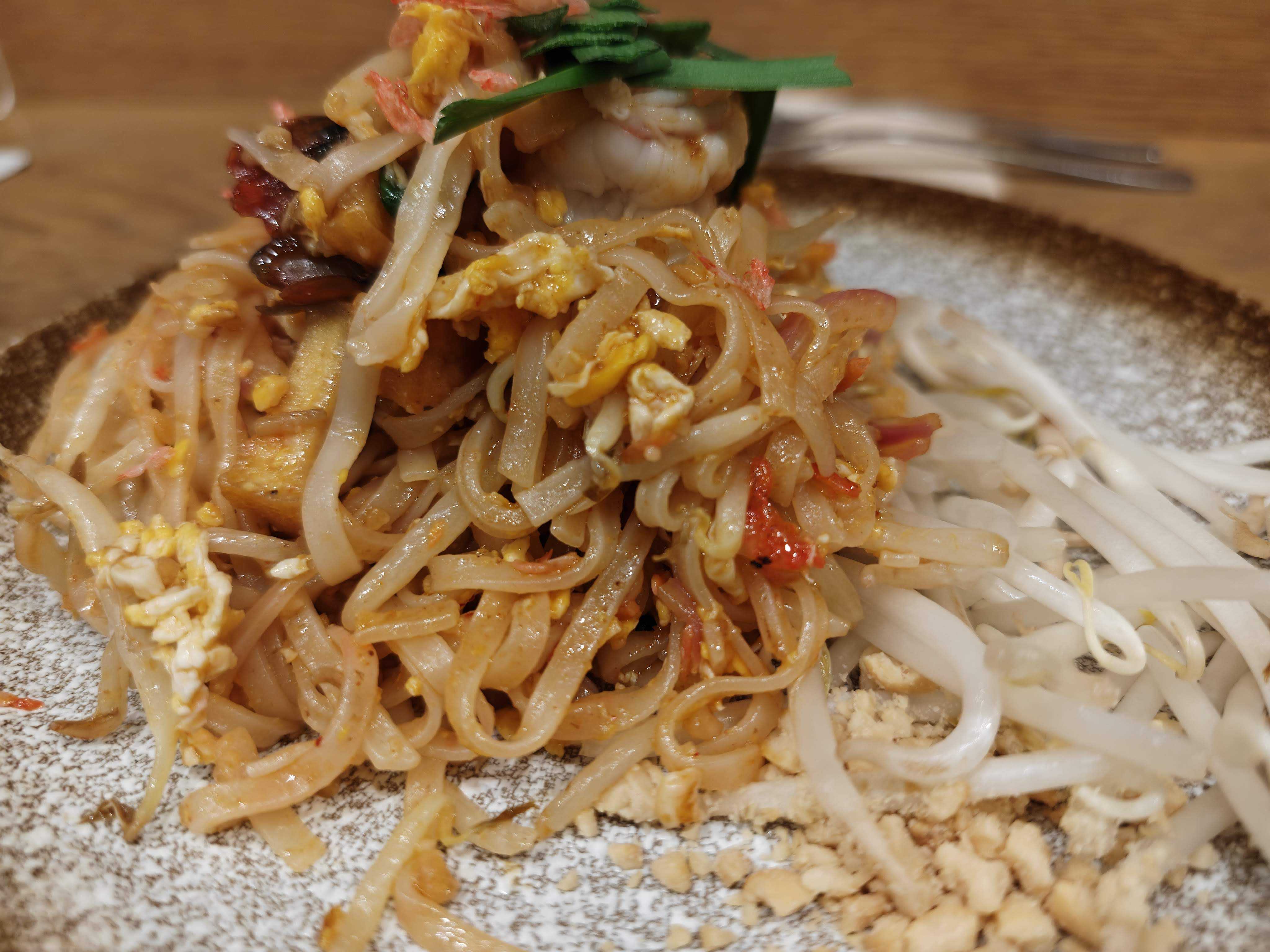 虎ノ門ヒルズ　タイ料理　ソムタムダー　ランチセット　パッタイクン