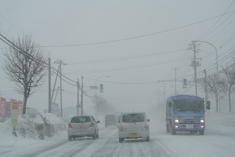 正午過ぎから猛吹雪