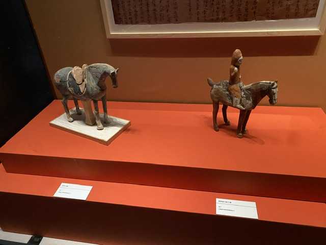 新疆ウイグル自治区博物館　図録（貴重品） 新疆ウイグル自治区博物館 図録（貴重品） - アート・デザイン・音楽激安