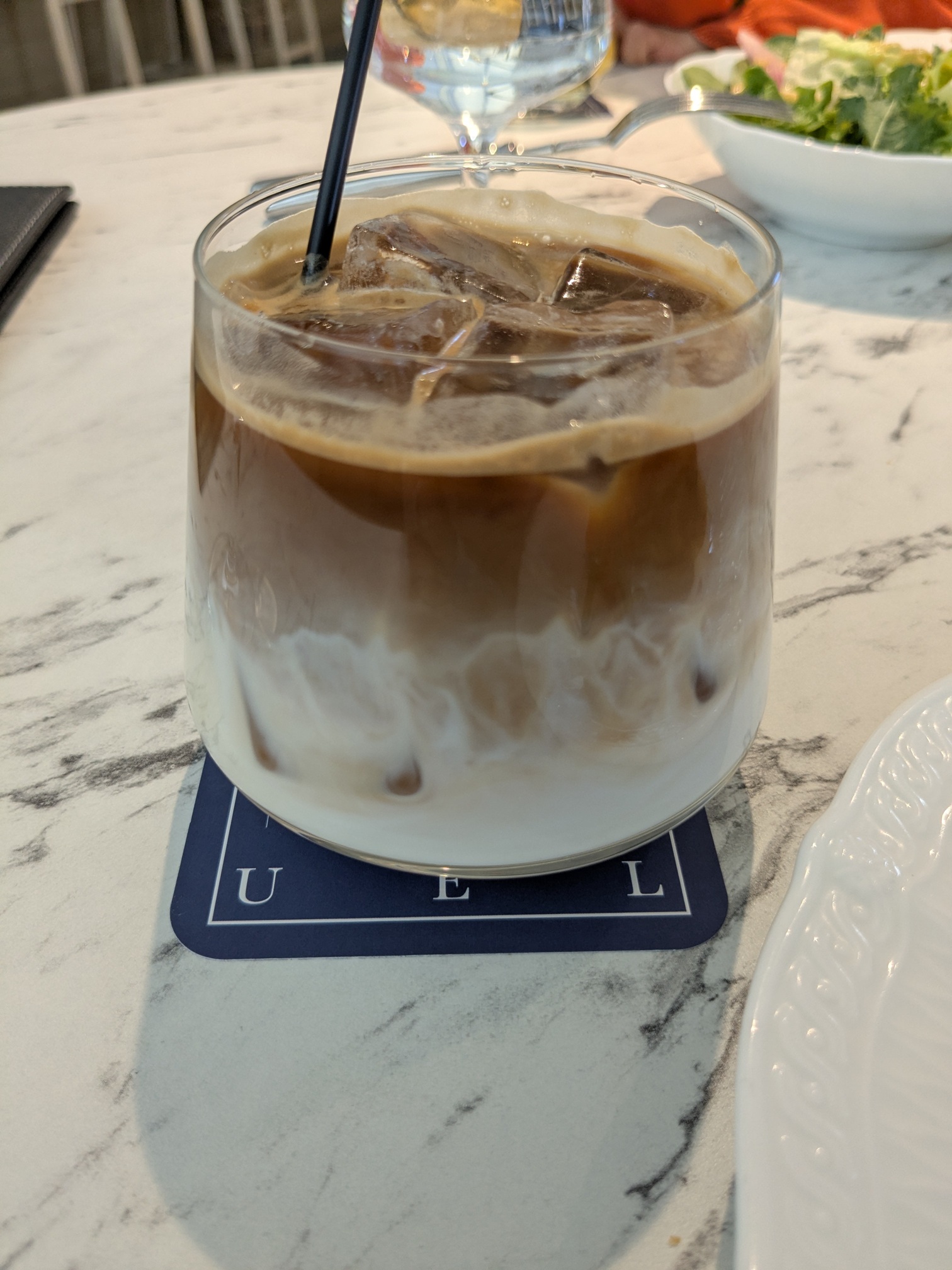 リチュエル ブラッスリー&カフェ虎ノ門 ランチ　アイスカフェラテ