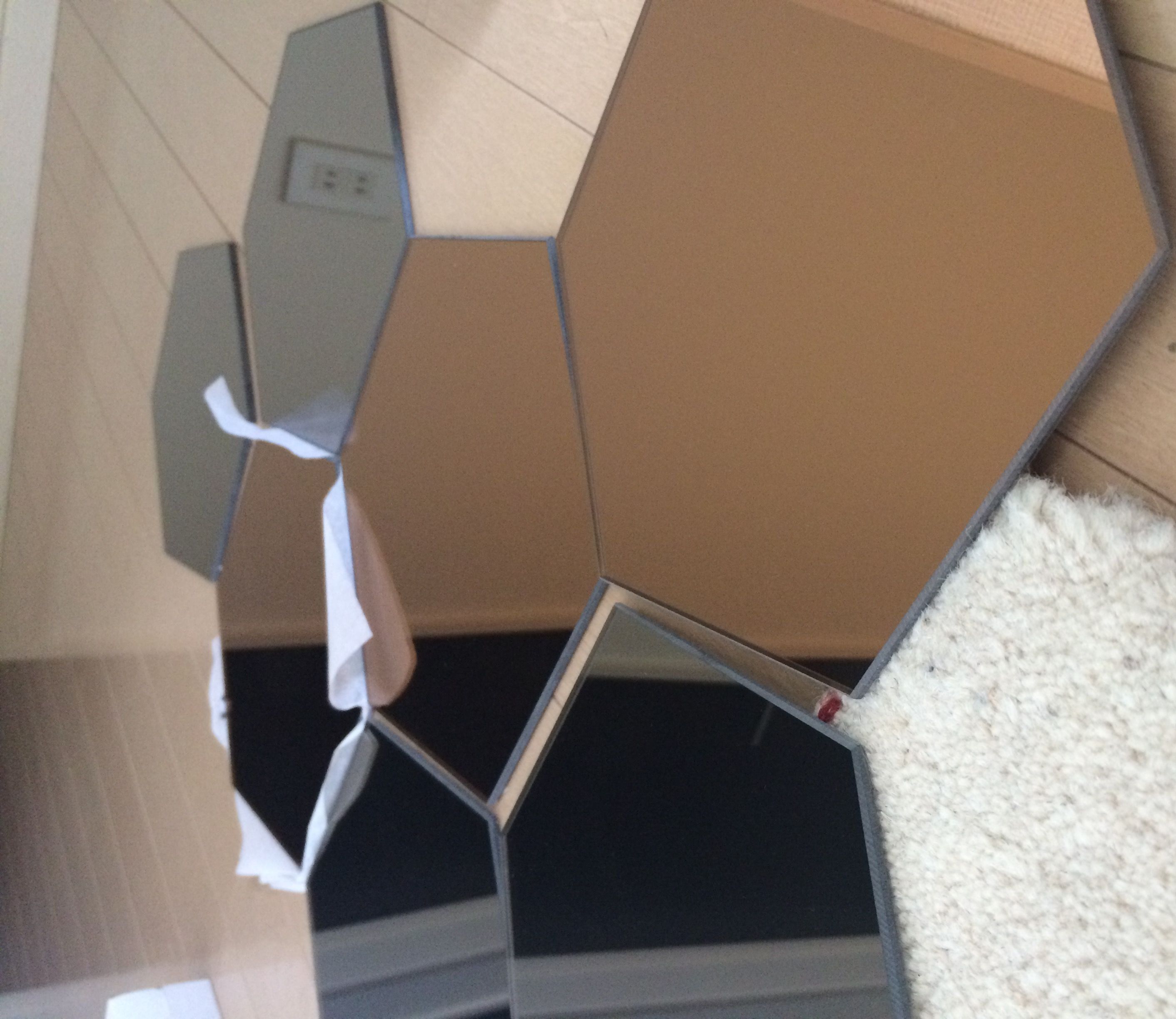 IKEAの六角形の鏡を貼りました。 | ロズの楽しい一日 - 楽天ブログ