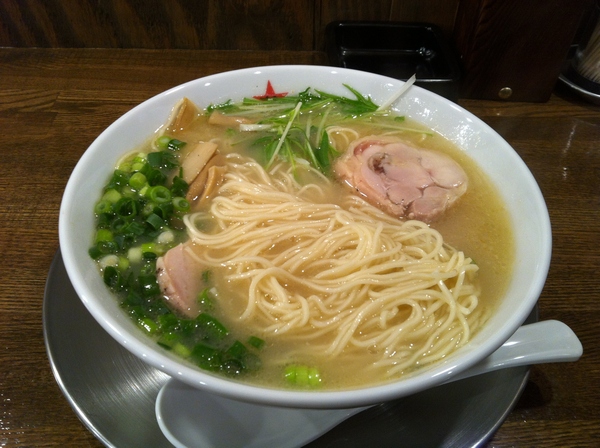 ラーメン男寿狼　鶏骨鶏チャーシューのせ　麺