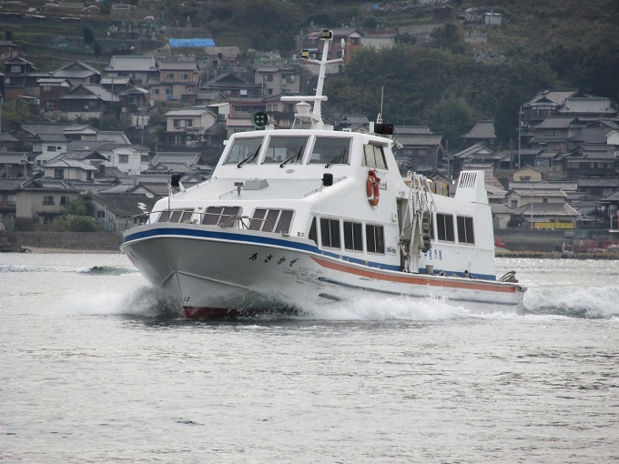 音戸第二大橋下を通過していた船舶