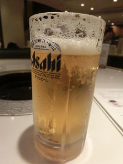 焼肉屋でビール