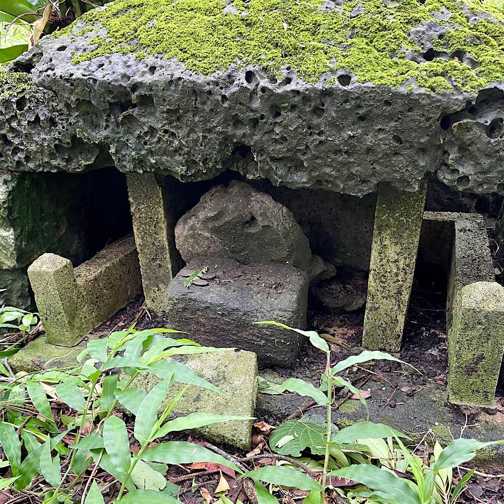 イキガ神のウガンとサンカヌルが眠るマーチューグヮー 中城村 和宇慶の御嶽 伊集ノロ墓 パワースポット 神の島 Okinawa 楽天ブログ