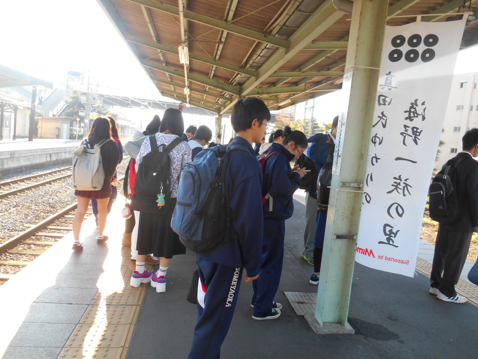 朝の田中駅は高校生が居ました