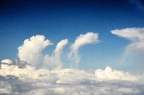 139.東の方に巨大な積乱雲