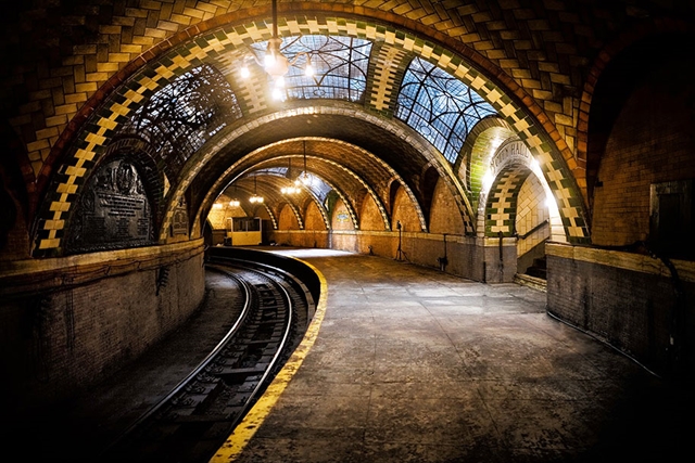 impressive-metro-subway-underground-stations-38_R.jpg