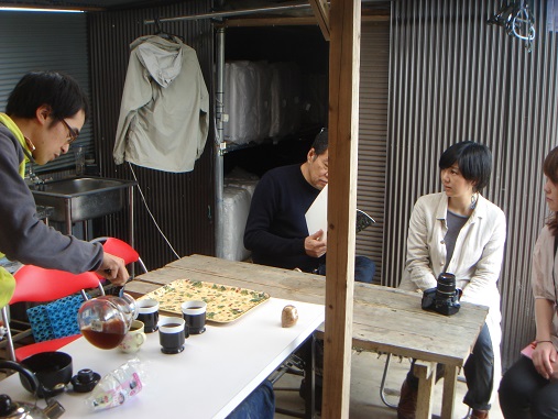 コーヒーを入れる麦わら.jpg