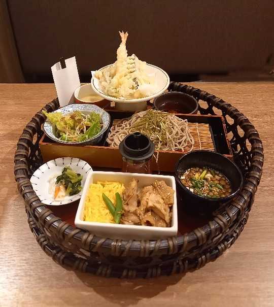 鶏照り炙り重懐石