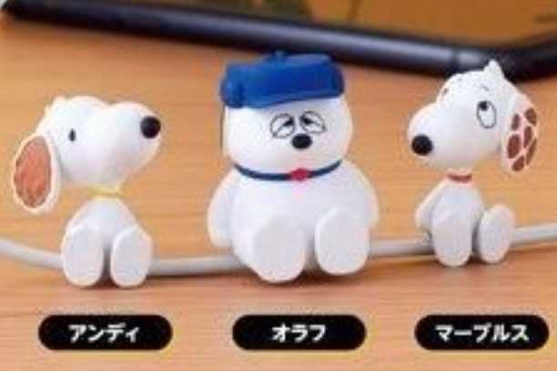 ケーブルにかわいくハグするマスコット Hugcot シリーズに スヌーピーが登場 21年4月未定発売 スヌーピーとっておきブログ 楽天ブログ