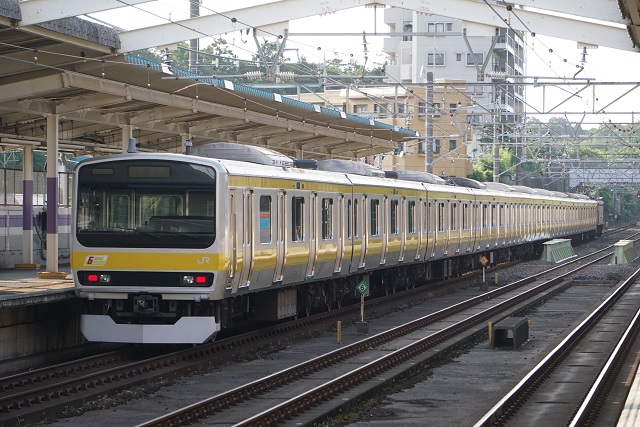 EF81 134牽引 E231系 青森配給 & ｢華｣7