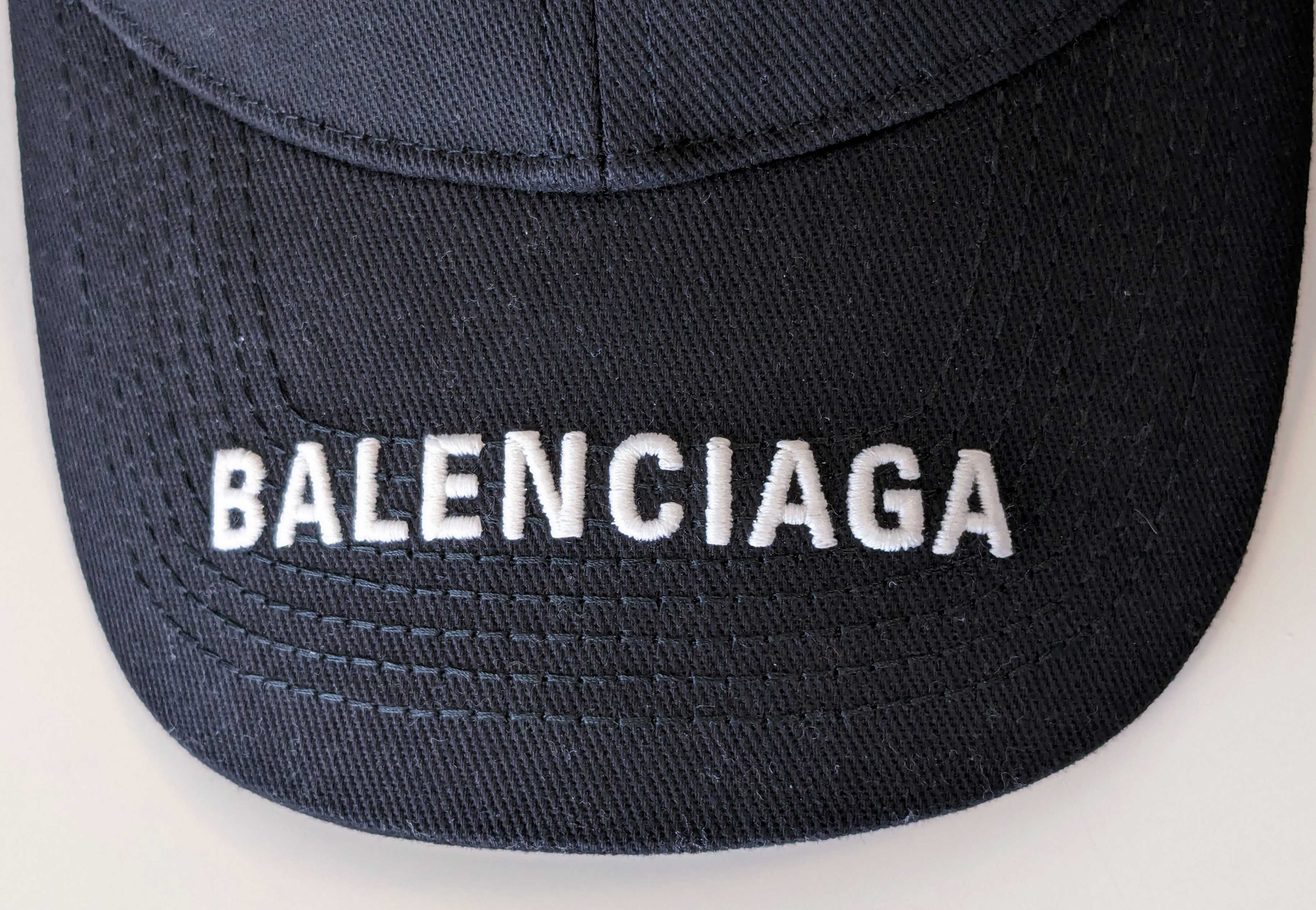 Balenciaga】ロゴバイザーキャップの正規品・偽物比較 | セールに翻弄 