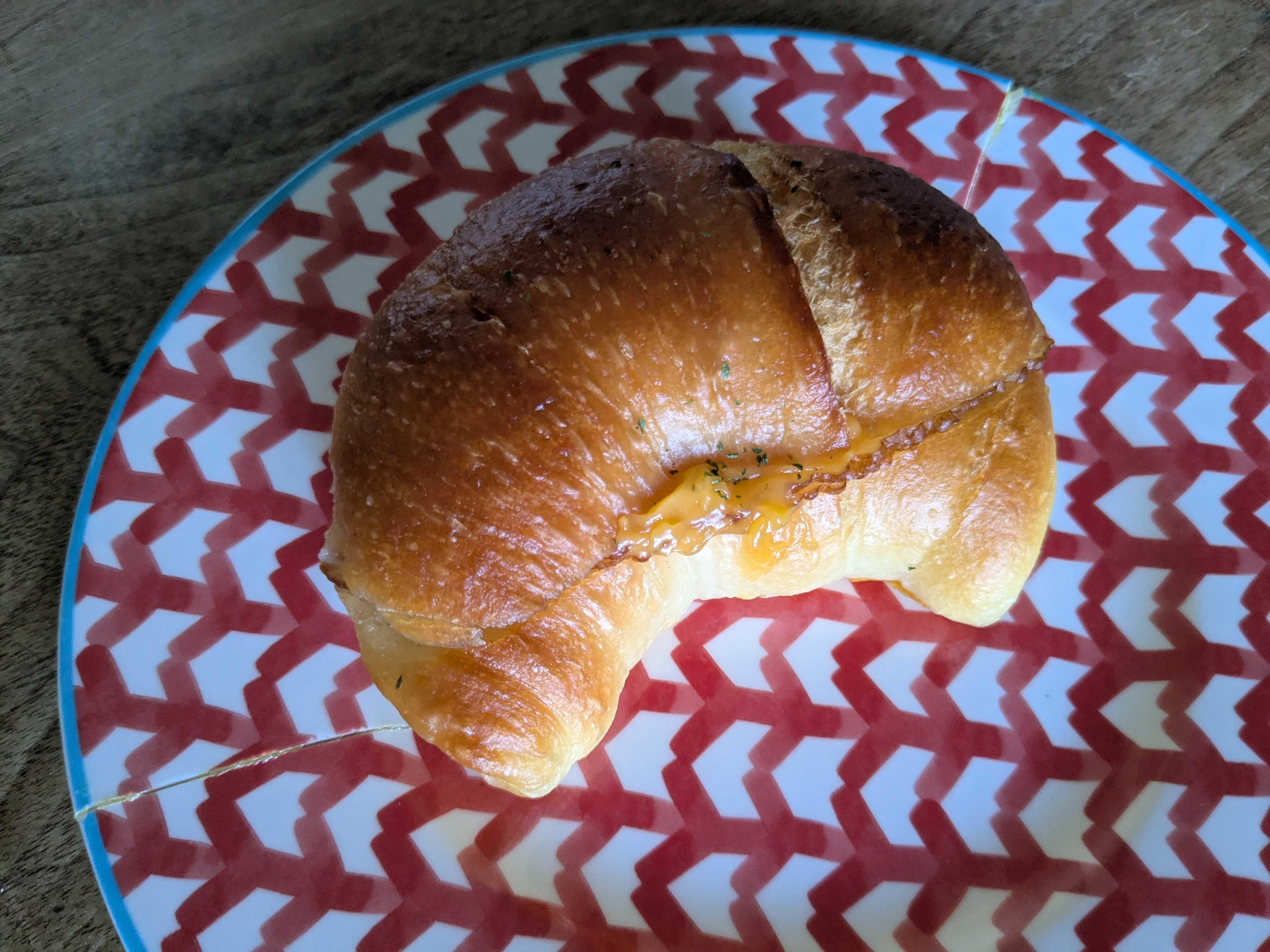 東京駅パン屋　ポールボキューズベーカリー　極み・生しおパンのミルフィーユベーコンサンド