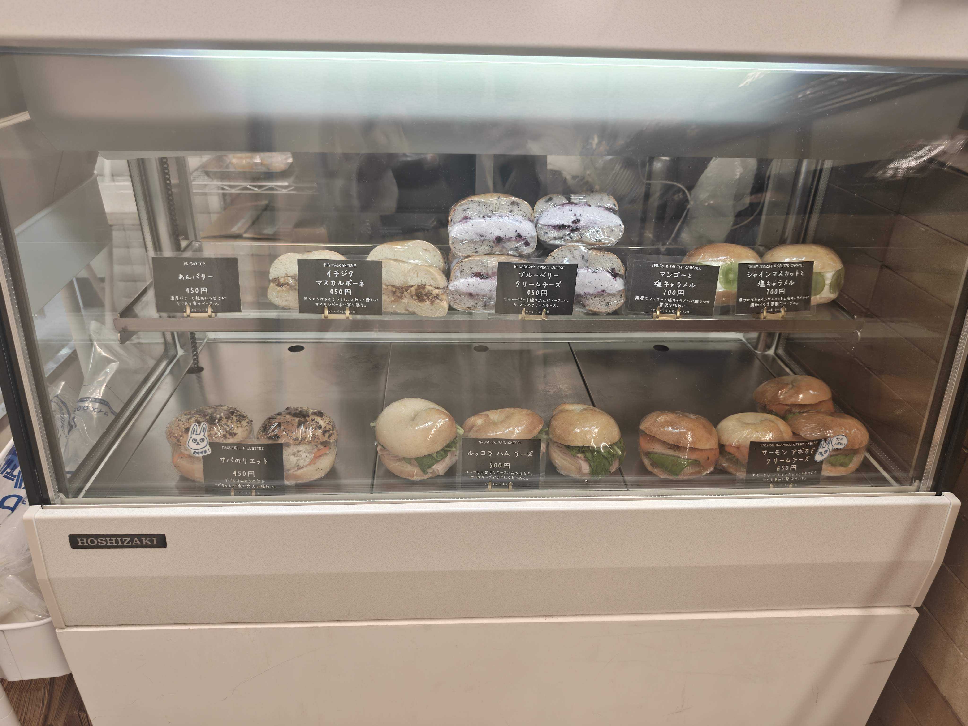 東京ベーグル屋さん　蔵前ZONO BAGELの内観　商品ラインナップ