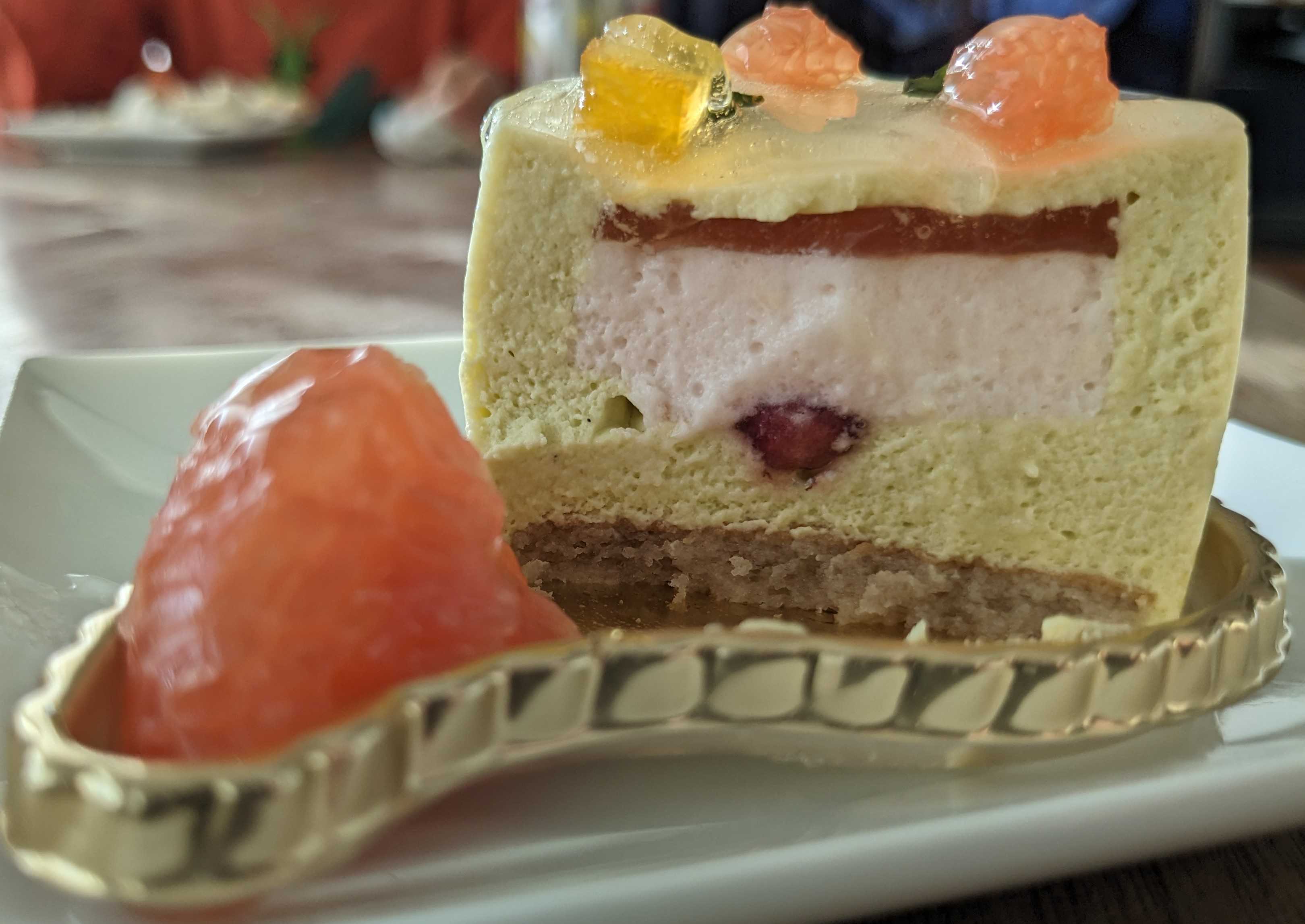 茅場町ケーキ屋パティスリー イーズ　ピスの断面
