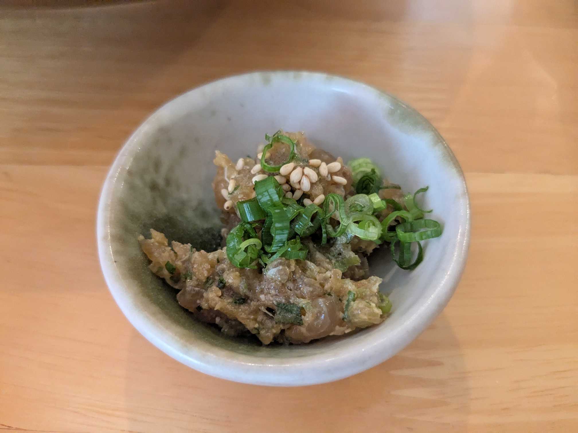 西表島　子連れ夕食　居酒屋がぶまる　お通し ギンガメアジのなめろう