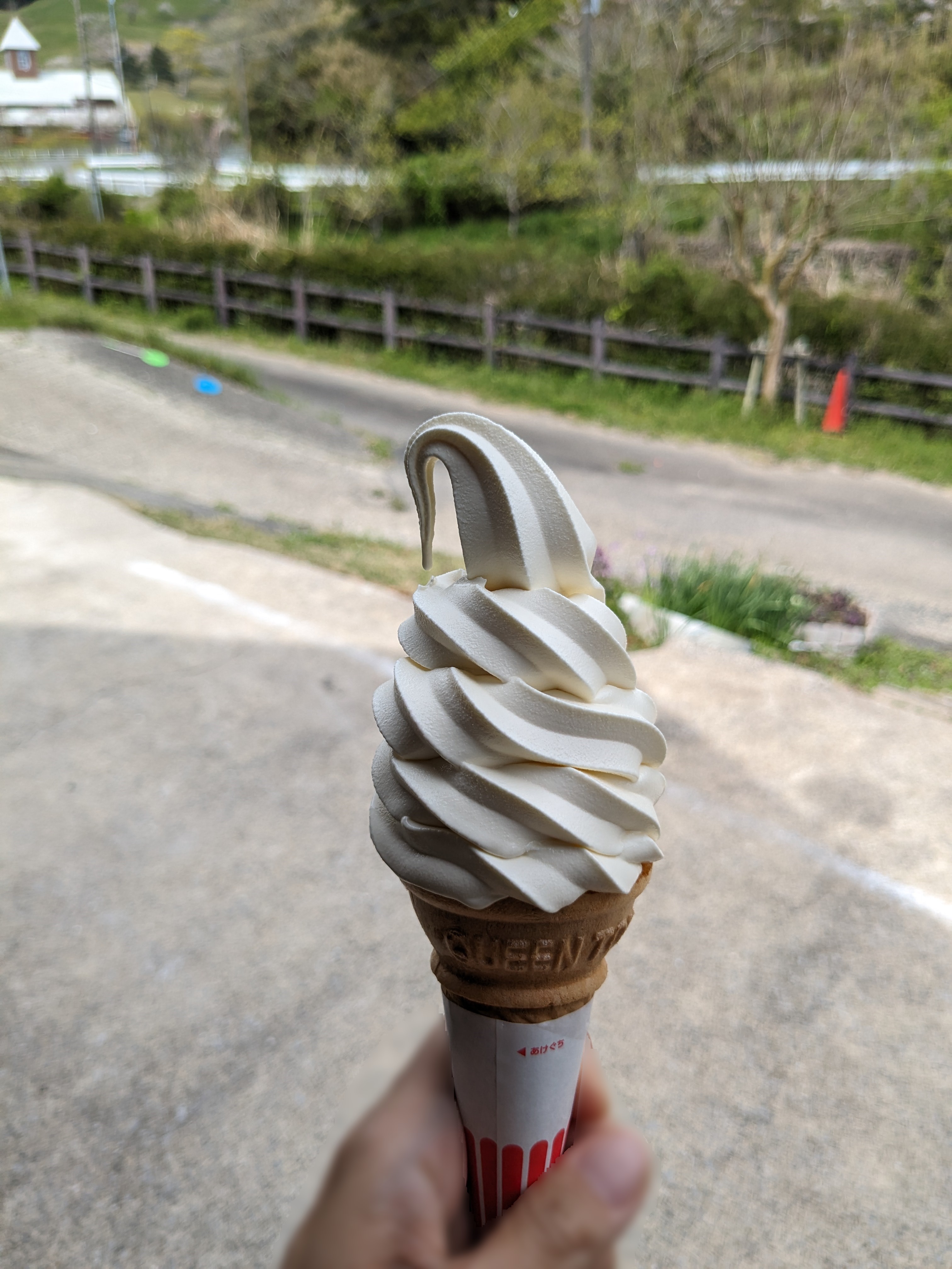 千葉県水遊び　酪農のさと　みねおかいきいき館でソフトクリーム