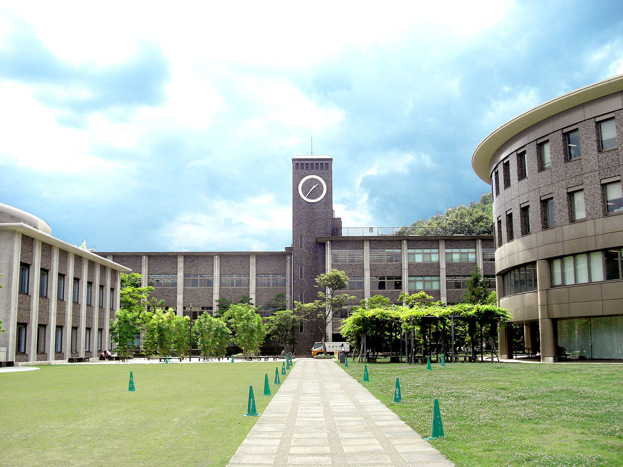1280px-Ritsumeikan_University_Kinugasa_Campus[1].jpg