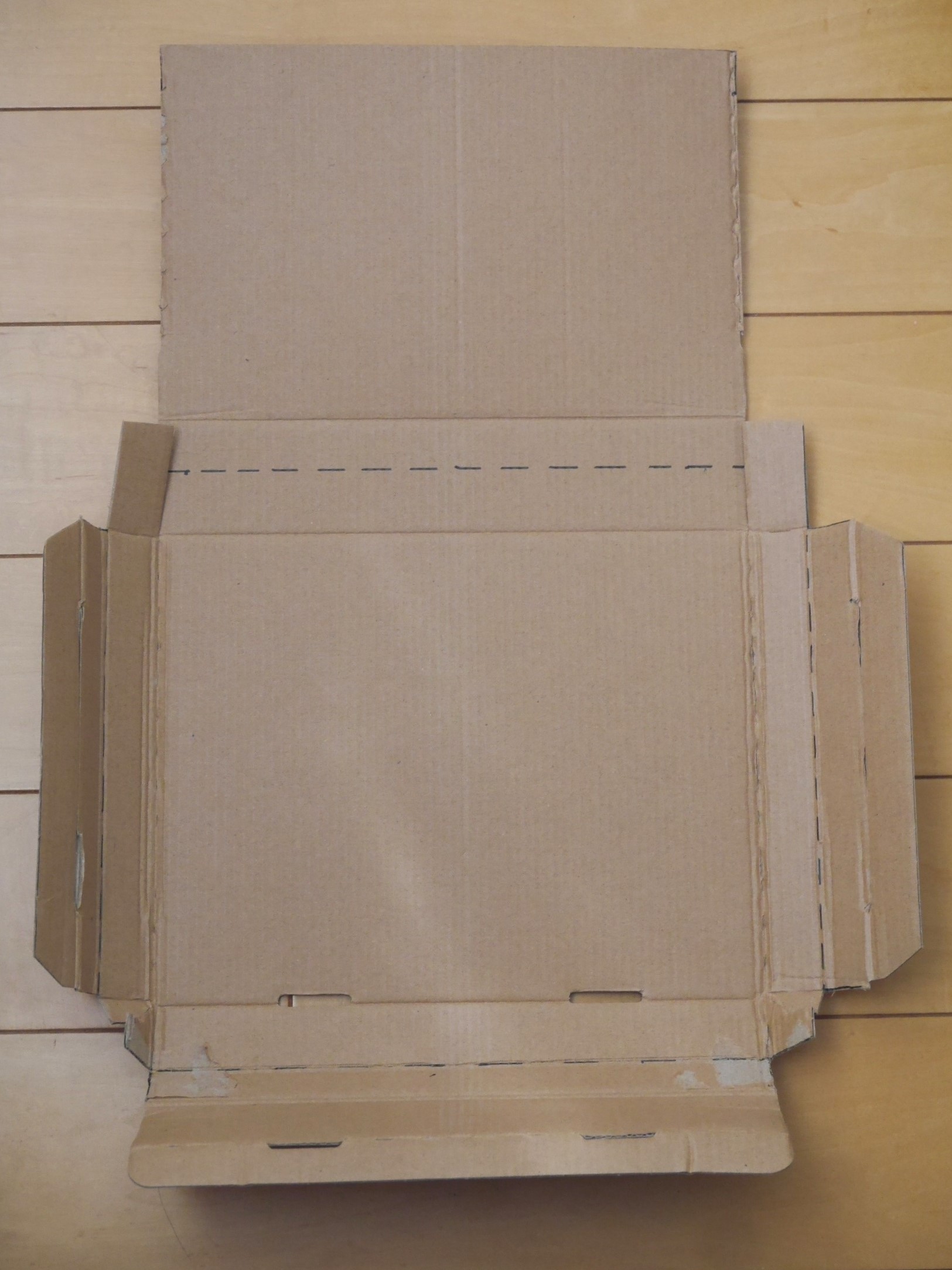 宅急便コンパクト専用箱_カット後