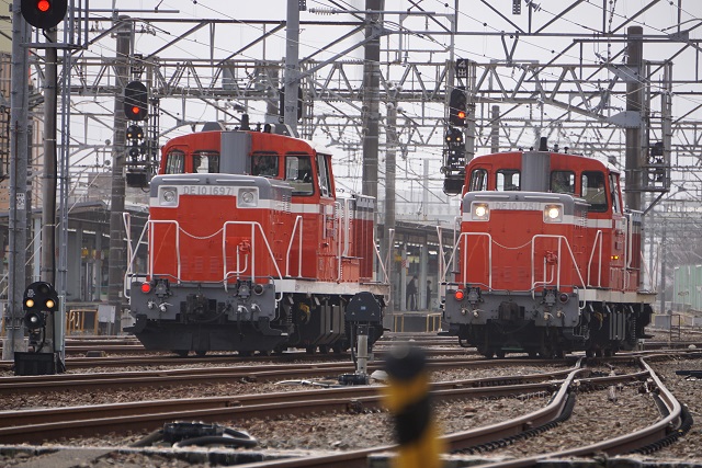 DE10 1751牽引 金町チキ工臨 & EF64 1002牽引 鹿島貨物2