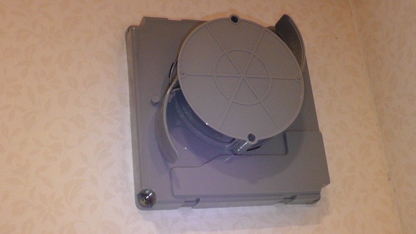 2Fトイレの換気扇　マックス　パイプ用排気ファンVF-H08TS3