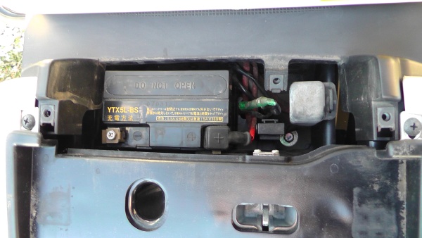 GEARのBX50S(2011年モデル10BA)はYUASAのYTX5L-BS