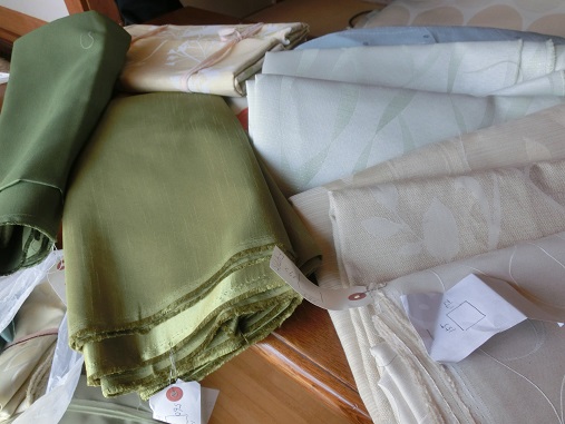 カーテンの端切れ