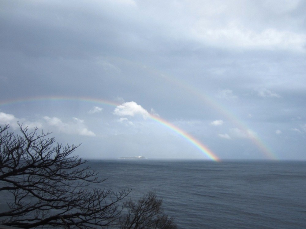 初島上に二重の虹.jpg