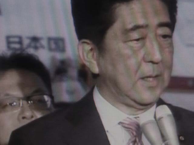 世耕 弘成