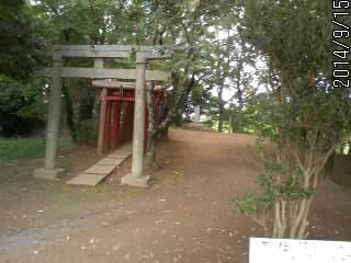 稲荷神社の横