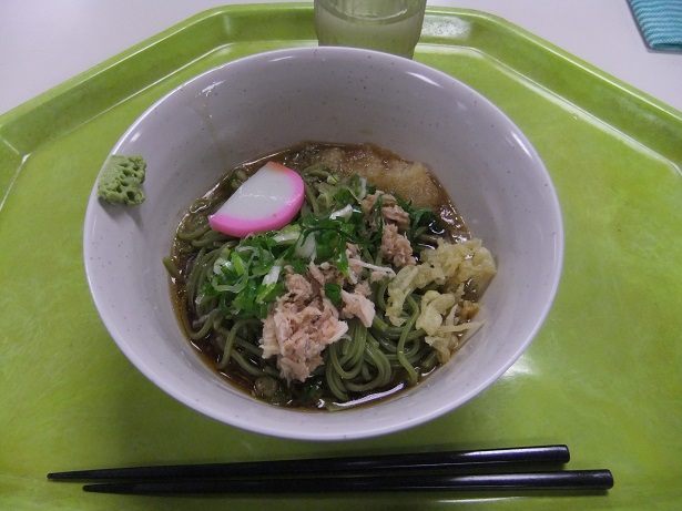 足立区役所北館地下１階食堂のさっぱり茶そば１