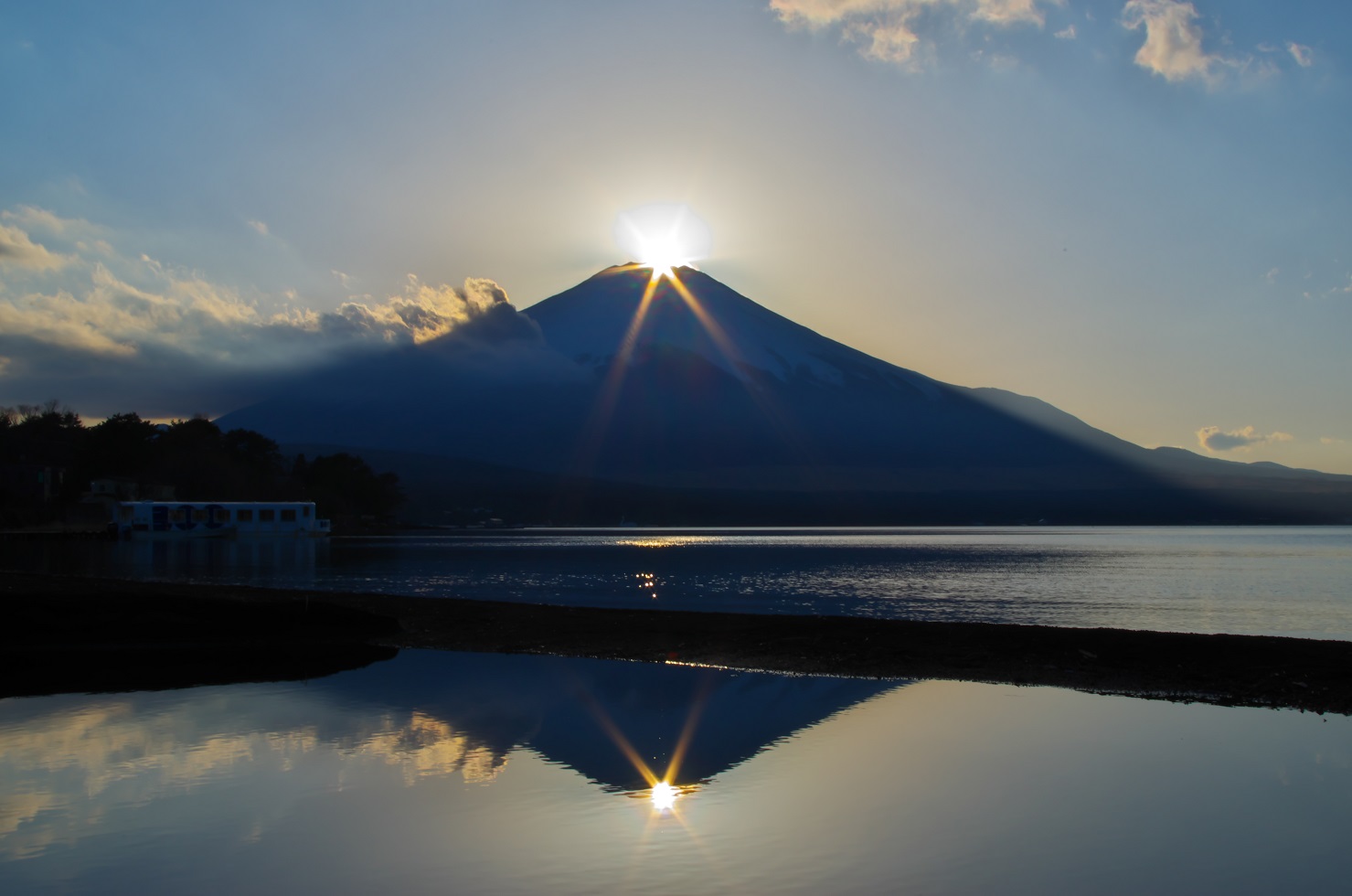 山中湖からのダイヤモンド富士201602