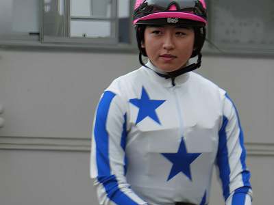 騎手の直筆サイン】 松若風馬 騎手（ＪＲＡ） Ｇ１初制覇 | 白い稲妻・多摩の黒酢（たまの くろす） ほぼ競馬なブログ since 2006 -  楽天ブログ