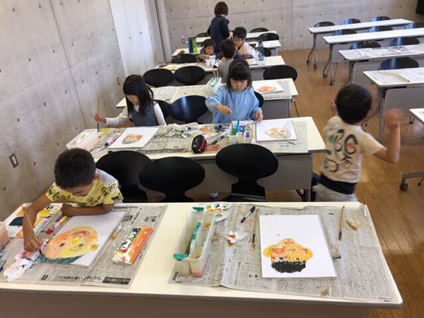 鏡ナシでソックリに自画像を描くコツ 苦手な絵が好きになる キッズ絵画アート教室 楽天ブログ