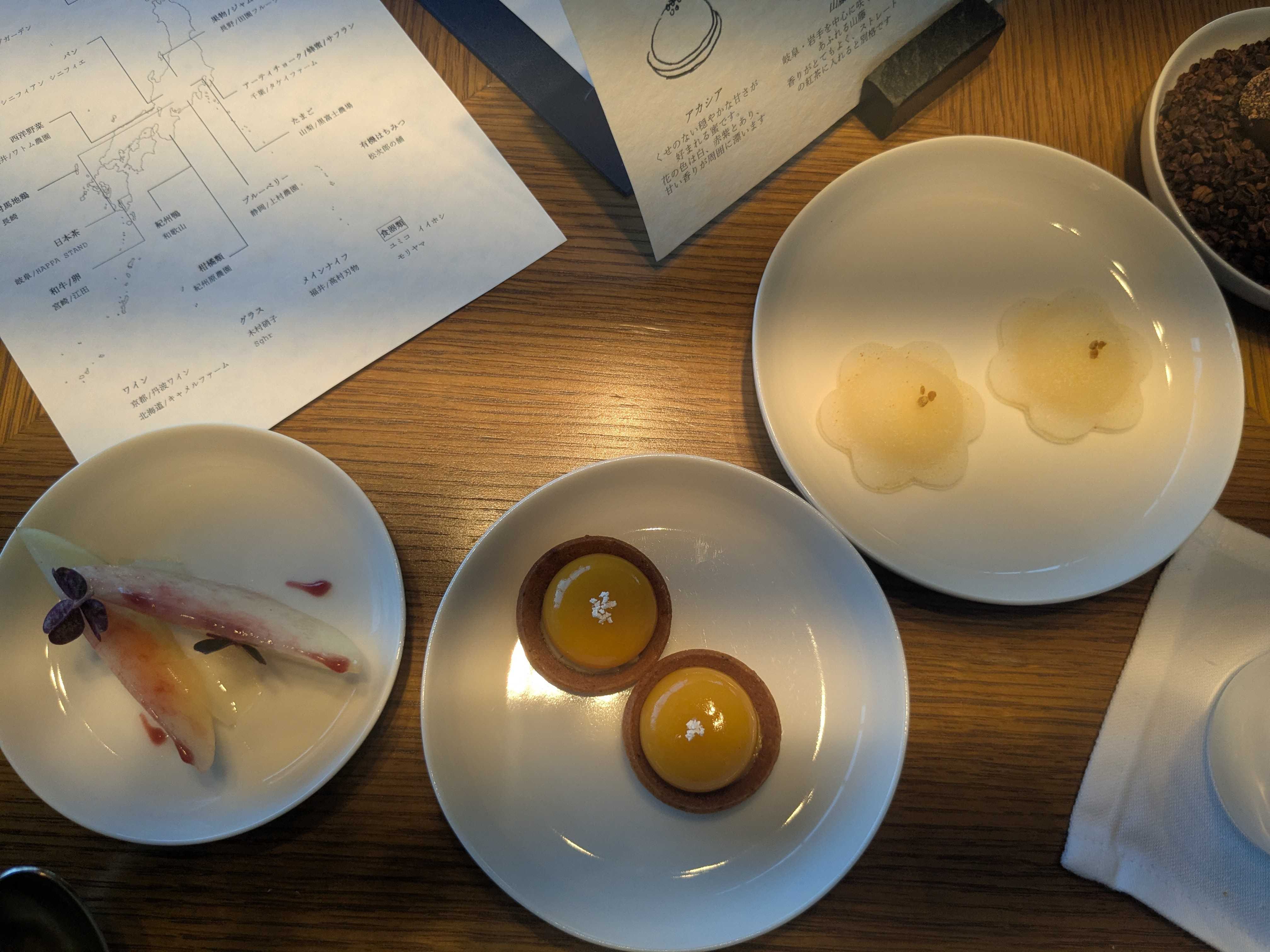 フォーシーズンズホテル東京大手町　エスト　ランチ　デザート　蜂蜜を使った説明