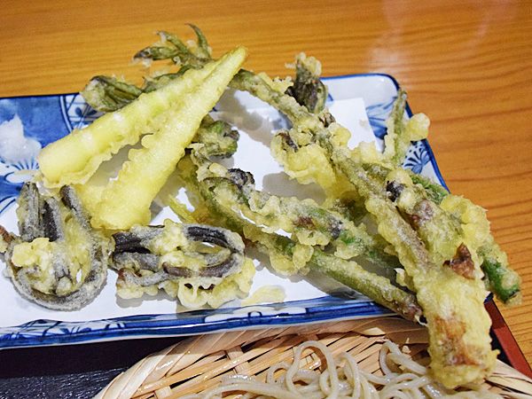 石挽き蕎麦 庵 の山菜天ぷら きのこ天ぷら 見栄子の熊谷らいふ 楽天ブログ