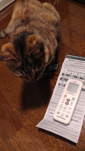 CHUNGHOP K-1028E UNIVERSAL A/C REMOTE　猫