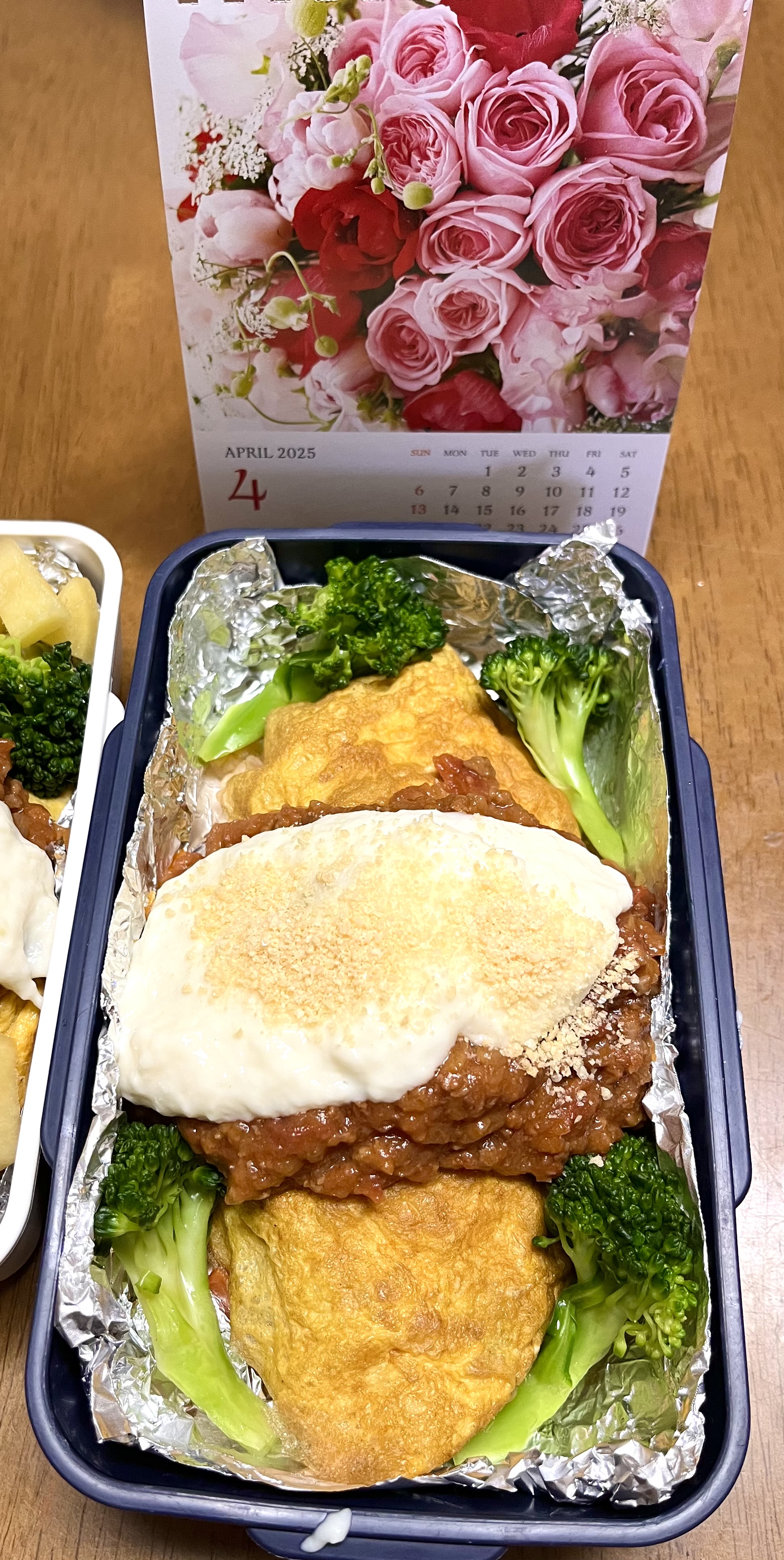 4月4週目りんのお弁当🍱。今週のパン、メロンパン。絶品 4月4週目りんのお弁当🍱。今週のパン、メロンパン。絶品