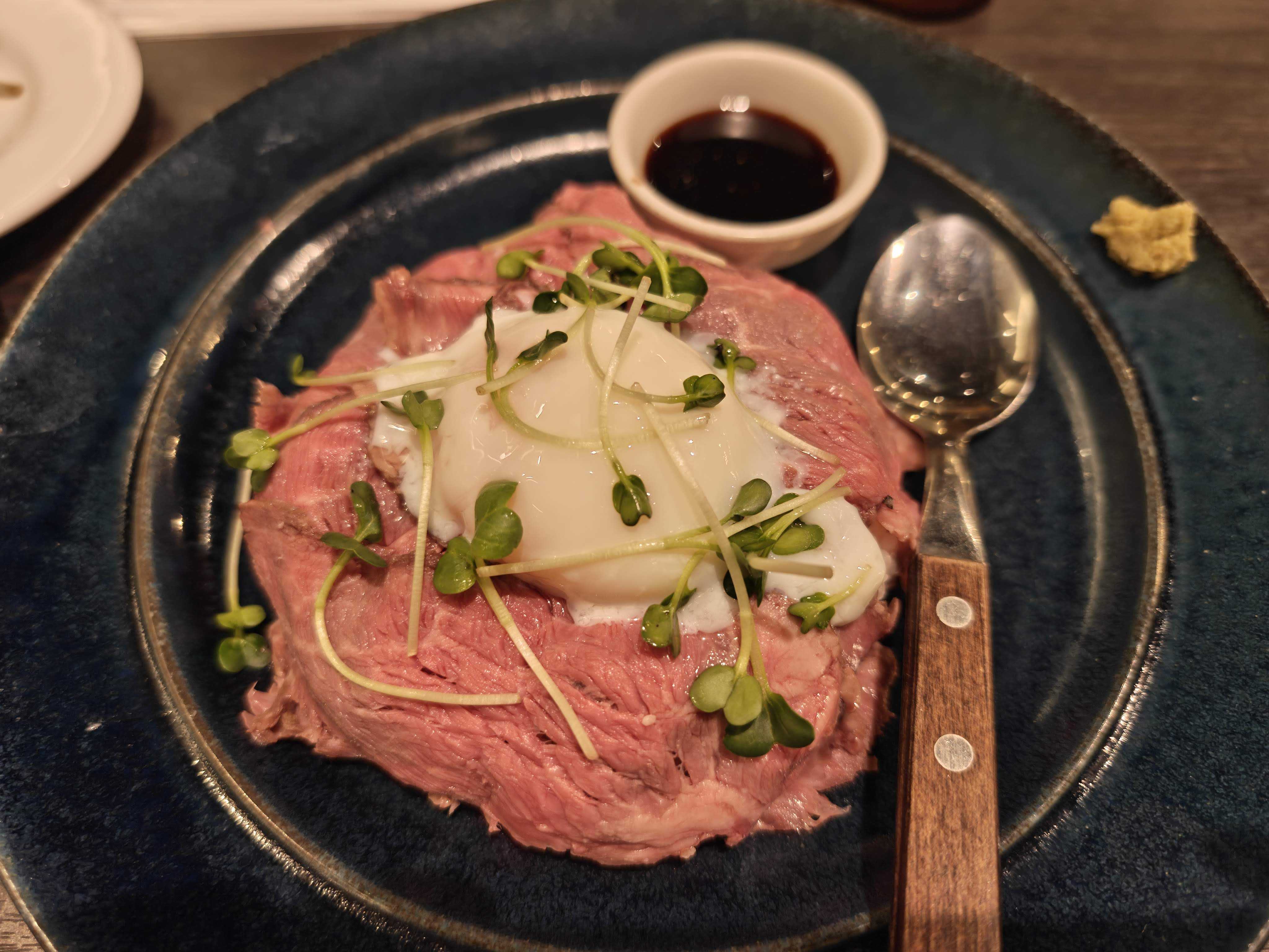 虎ノ門ヒルズでランチ　Btaps 虎ノ門ヒルズ店　黒牛ローストビーフ丼