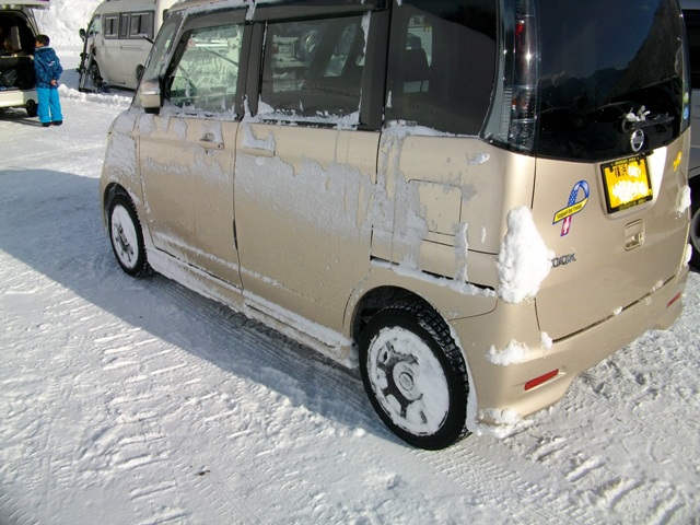 雪に埋もれたアルミ