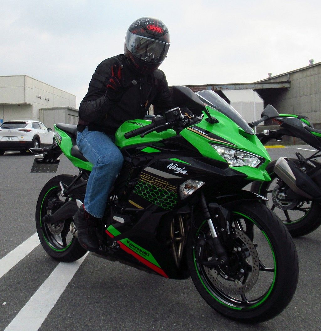 Ninja ZX-25R SE』『Ninja 1000SX』試乗！ | ヘタレおじさんの
