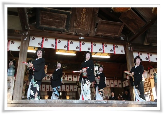 宇多須神社-45 奉納舞い-23 16.2.3