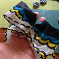 青
