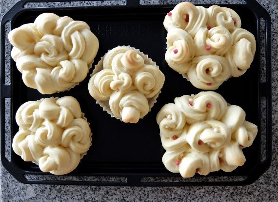  ハイジの白パン 成形 花 Air lace bun molding dough